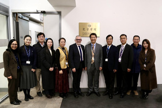 成人短视频
代表团访问英国奥斯...